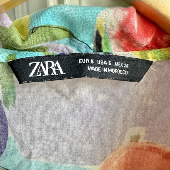 Zara Abstract Fruit Girl Button Up cropped shirt size small 100% viscose - Picture 4 of 4